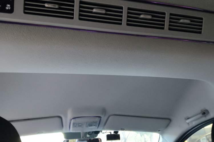 Used Jinbei Gold Hiace 2023 1.5L Passenger Vehicle Engineering Lion 5/6/7 Seater Headliner