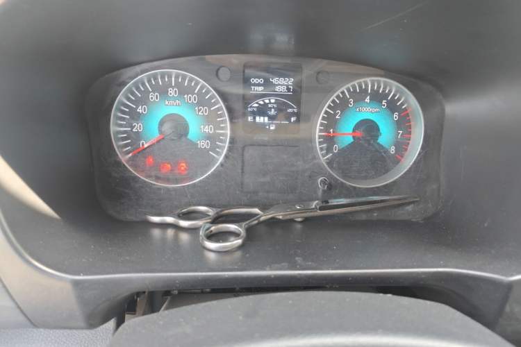 Used Jinbei Gold Hiace 2023 2.0L Passenger Van Engineering Lion 5/6/7 Seats Instrument Cluster
