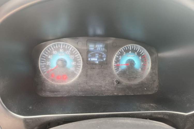 Used Jinbei Gold Hiace 2023 1.5L Passenger Van Travel Lion 5/6/7-Seater with Central Air Conditioning Instrument Cluster