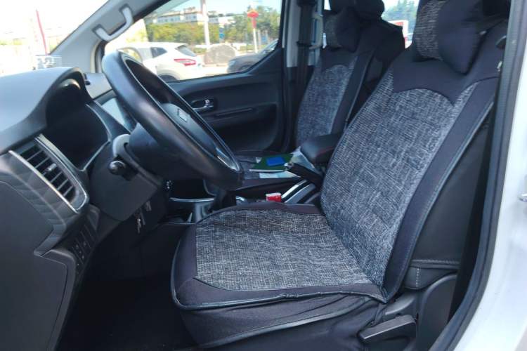 Used Jinbei Gold Hiace 2023 1.5L Passenger Vehicle Engineering Lion 5/6/7 Seater Left Front Seat