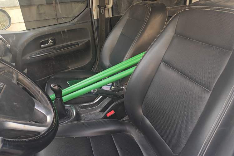 Used Jinbei Gold Hiace 2023 2.0L Passenger Van Engineering Lion 5/6/7 Seats Left Front Seat