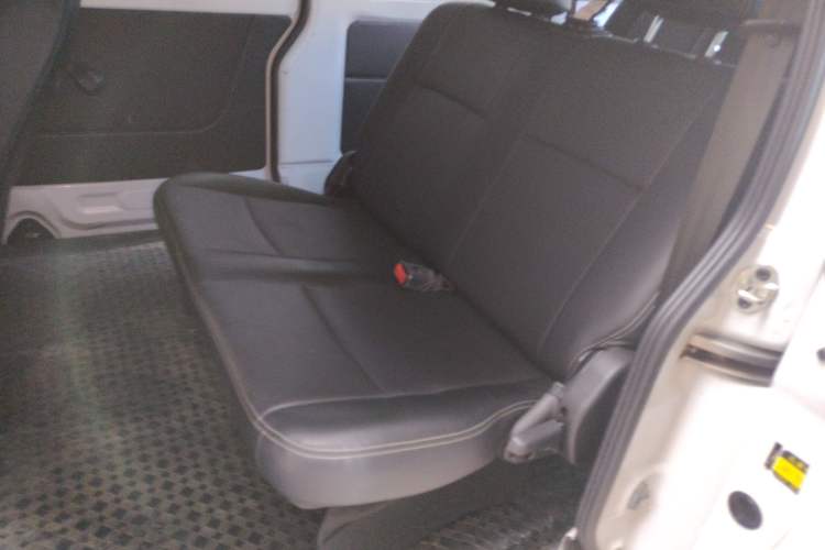 Used Jinbei Gold Hiace 2023 1.5L Passenger Vehicle Engineering Lion 5/6/7 Seater Left Rear Seat
