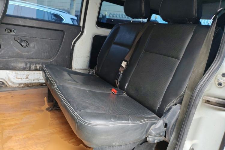 Used Jinbei Gold Hiace 2023 1.5L Passenger Van Travel Lion 9-Seater with Central Air Conditioning Left Rear Seat