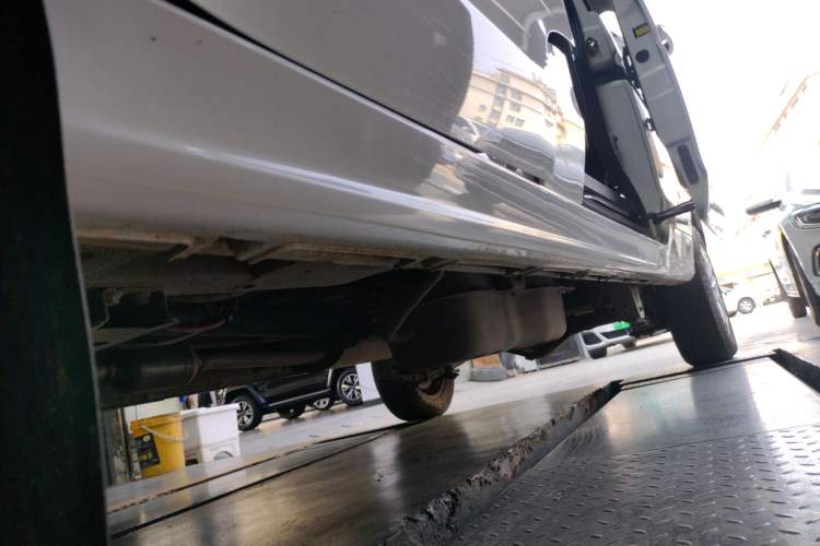 Used Jinbei Gold Hiace 2023 1.5L Passenger Vehicle Engineering Lion 5/6/7 Seater Left Side Sill