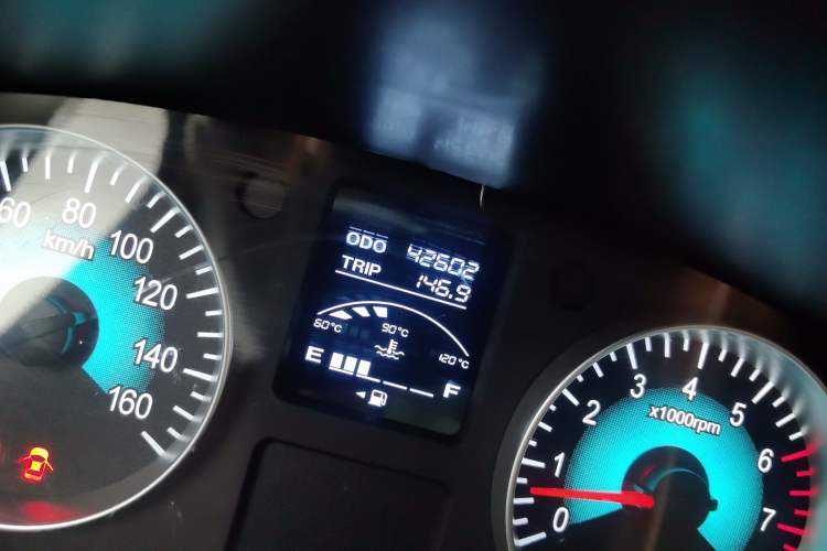 Used Jinbei Gold Hiace 2023 1.5L Passenger Vehicle Engineering Lion 5/6/7 Seater Odometer Close Up