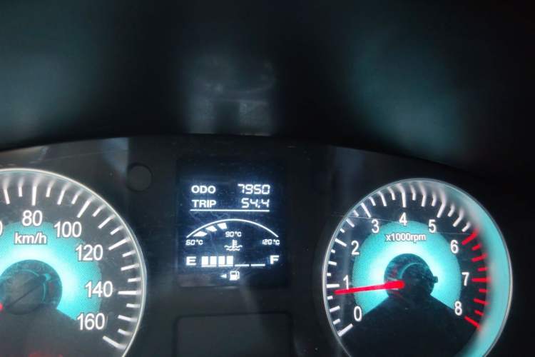 Used Jinbei Gold Hiace 2023 1.5L Passenger Vehicle Engineering Lion 5/6/7 Seater Odometer Close Up