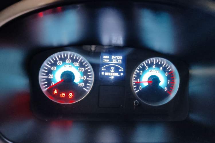 Used Jinbei Gold Hiace 2023 1.5L Passenger Vehicle Engineering Lion 5/6/7 Seater Odometer Close Up