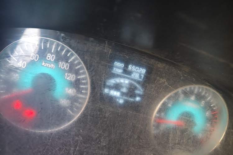 Used Jinbei Gold Hiace 2023 2.0L Passenger Van Engineering Lion 5/6/7 Seats Odometer Close Up