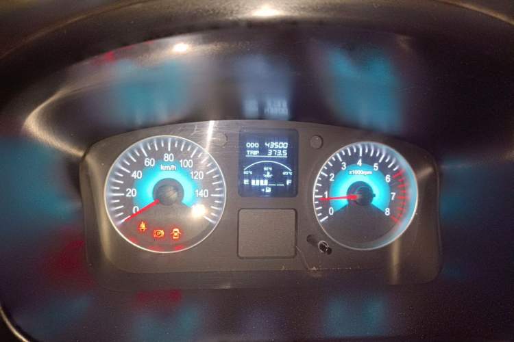 Used Jinbei Gold Hiace 2023 1.5L Passenger Van Travel Lion 5/6/7-Seater with Central Air Conditioning Odometer Close Up