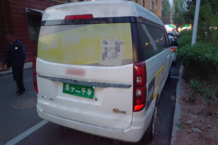 Used Jinbei Gold Hiace 2023 1.5L Passenger Van Travel Lion 5/6/7-Seater with Central Air Conditioning Rear Right 45 Deg