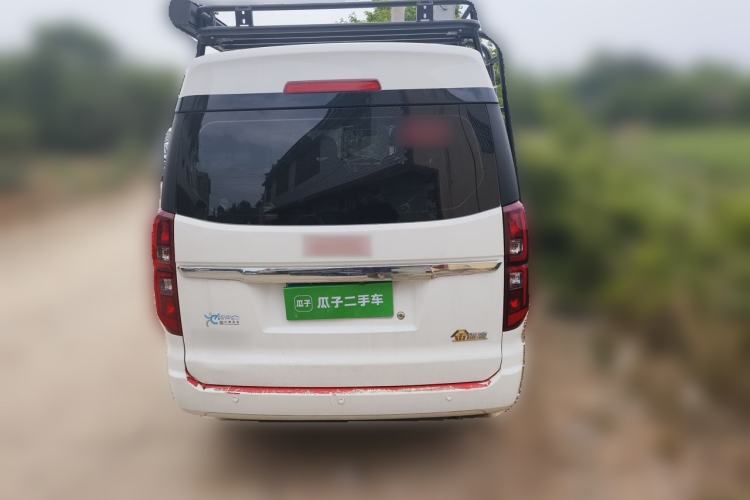 Used Jinbei Gold Hiace 2023 1.5L Passenger Van Travel Lion 5/6/7-Seater with Central Air Conditioning Rear