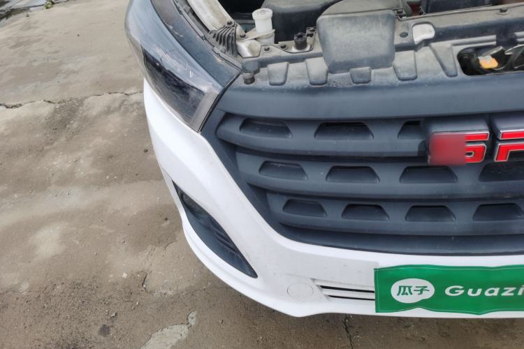 Used Jinbei Gold Hiace 2023 1.5L Passenger Vehicle Engineering Lion 9 Seats Right Front Headlight