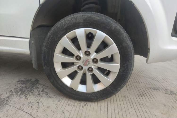 Used Jinbei Gold Hiace  Right Front Wheel Hub