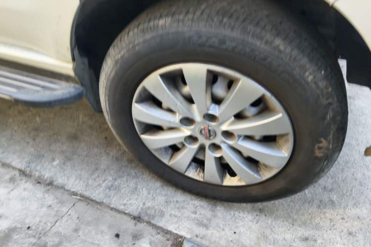 Used Jinbei Gold Hiace 2023 1.5L Passenger Vehicle Engineering Lion 5/6/7 Seater Right Front Wheel Hub