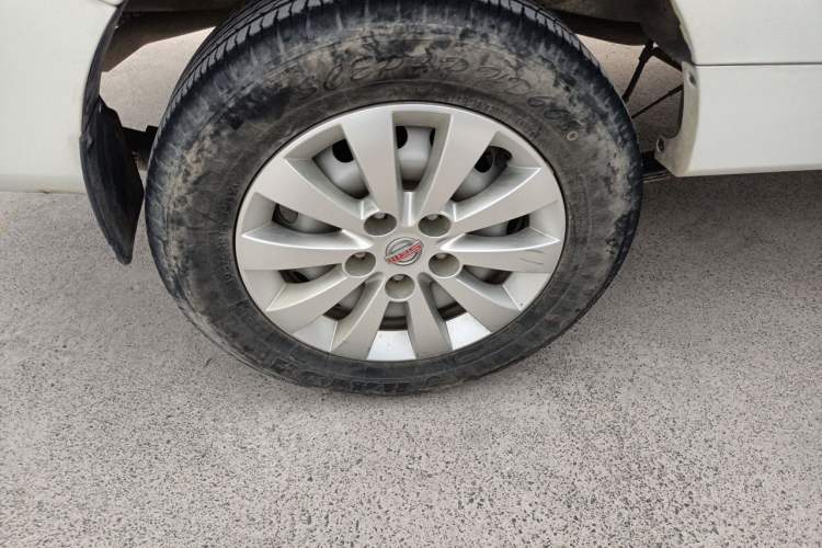 Used Jinbei Gold Hiace 2023 1.5L Passenger Vehicle Engineering Lion 5/6/7 Seater Right Front Wheel Hub