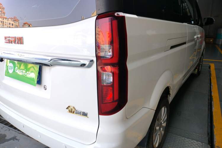 Used Jinbei Gold Hiace 2023 1.5L Passenger Vehicle Engineering Lion 5/6/7 Seater Right Rear Taillight