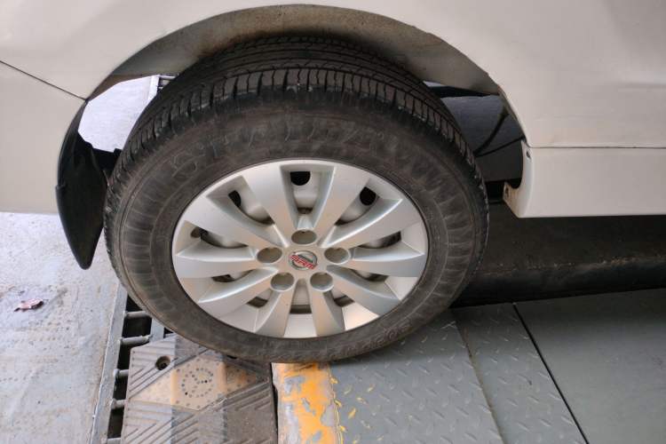 Used Jinbei Gold Hiace 2023 1.5L Passenger Vehicle Engineering Lion 5/6/7 Seater Right Rear Wheel Hub