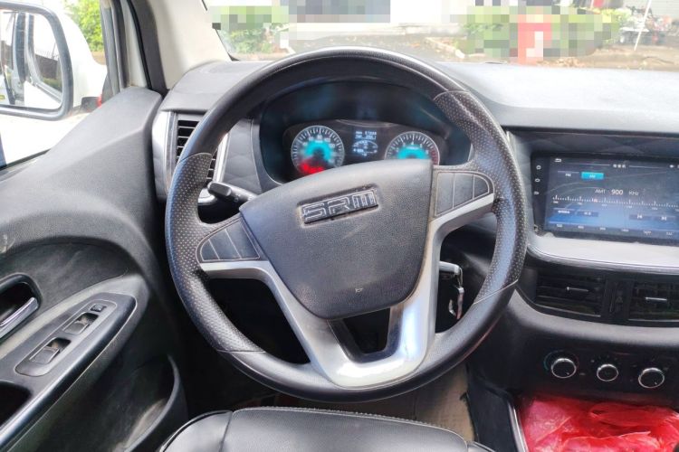 Used Jinbei Gold Hiace 2023 1.5L Passenger Van Travel Lion 9-Seater with Central Air Conditioning Steering Wheel