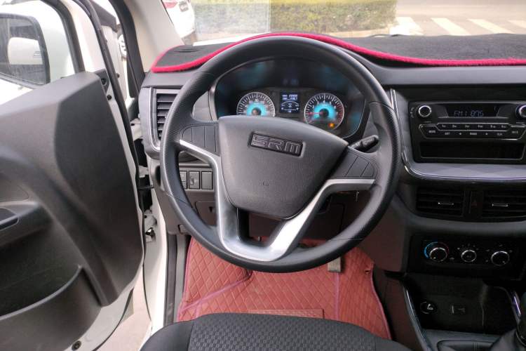 Used Jinbei Gold Hiace 2023 1.5L Passenger Vehicle Engineering Lion 9 Seats Steering Wheel