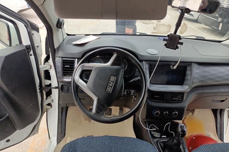 Used Jinbei Gold Hiace 2023 1.5L Passenger Vehicle Engineering Lion 5/6/7 Seater Steering Wheel