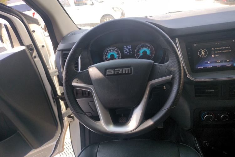 Used Jinbei Gold Hiace 2023 1.5L Passenger Van Travel Lion 9-Seater with Central Air Conditioning Steering Wheel