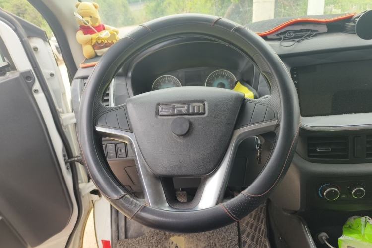 Used Jinbei Gold Hiace 2023 1.5L Passenger Van Travel Lion 5/6/7-Seater with Central Air Conditioning Steering Wheel