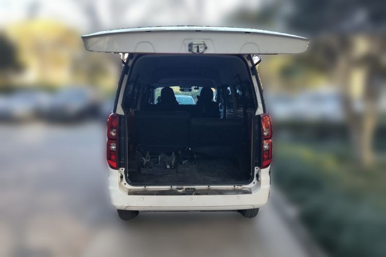 Used Jinbei Gold Hiace 2023 1.5L Passenger Vehicle Engineering Lion 5/6/7 Seater Trunk