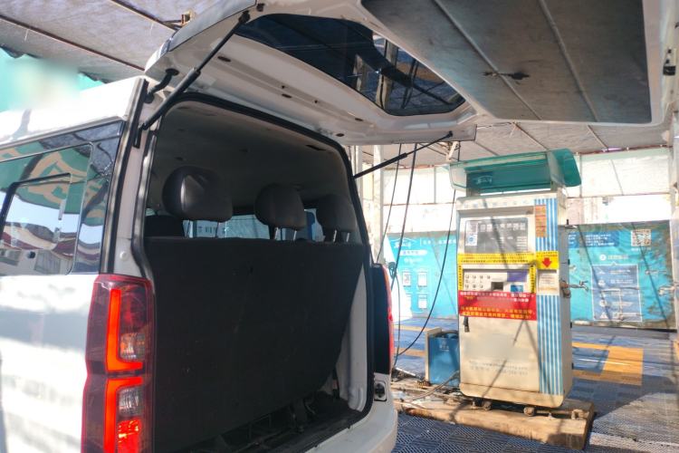 Used Jinbei Gold Hiace 2023 1.5L Passenger Van Travel Lion 9-Seater with Central Air Conditioning Trunk