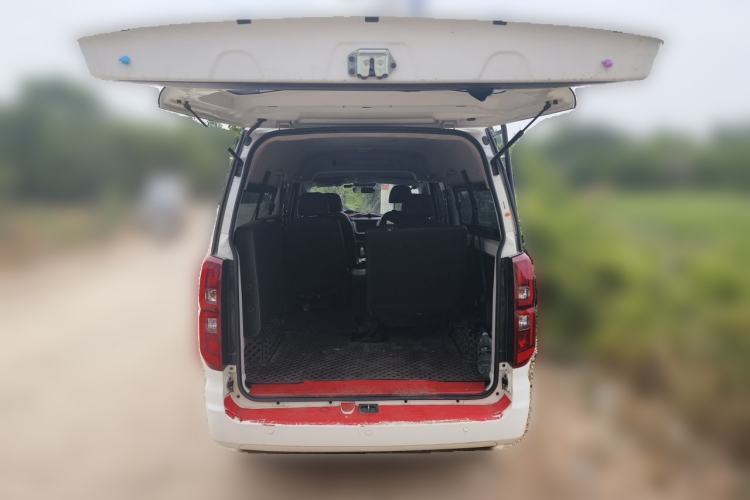 Used Jinbei Gold Hiace 2023 1.5L Passenger Van Travel Lion 5/6/7-Seater with Central Air Conditioning Trunk