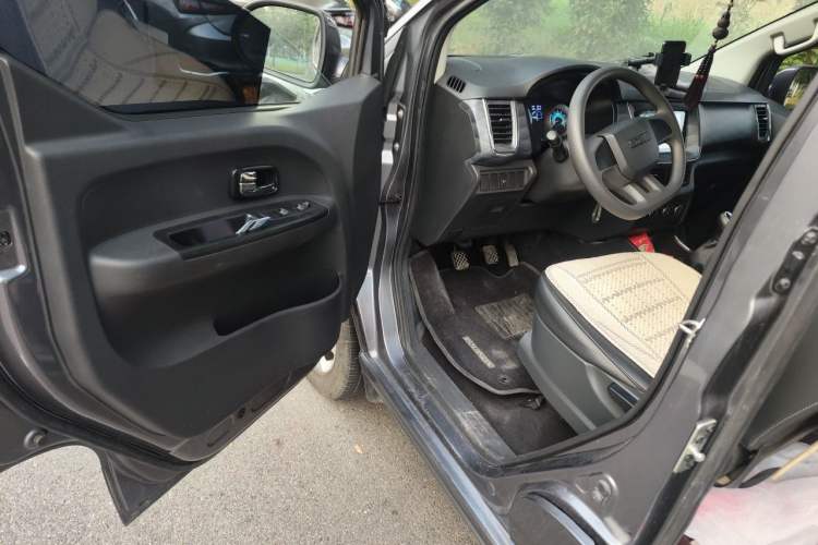 Used Jinbei Gold Hiace 2024 1.5L Magic Lion 6-Seater Driver Seat