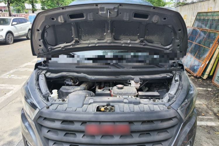 Used Jinbei Gold Hiace 2024 1.5L Passenger Vehicle Travel Lion 5/6/7-Seater with Central Air Conditioning Engine Bay