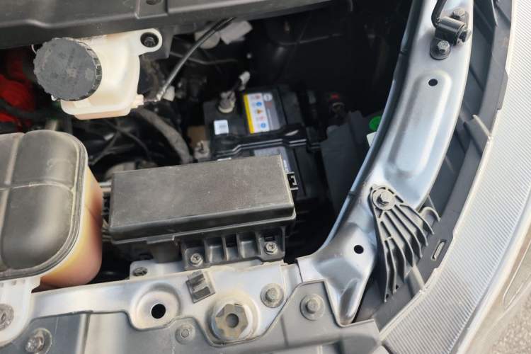 Used Jinbei Gold Hiace 2024 1.5L Magic Lion 6-Seater Engine Bay Left