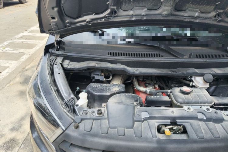 Used Jinbei Gold Hiace 2024 1.5L Passenger Vehicle Travel Lion 5/6/7-Seater with Central Air Conditioning Engine Bay Right
