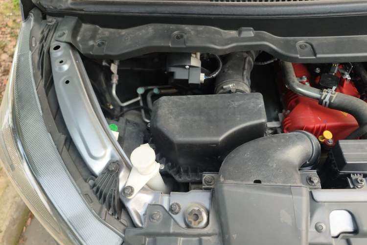 Used Jinbei Gold Hiace 2024 1.5L Magic Lion 6-Seater Engine Bay Right