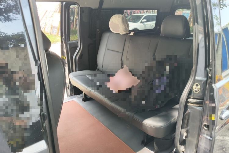 Used Jinbei Gold Hiace 2024 1.5L Passenger Vehicle Travel Lion 5/6/7-Seater with Central Air Conditioning Left Rear Seat