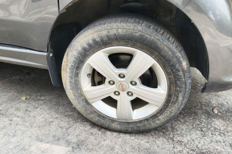 Used Jinbei Gold Hiace 2024 1.5L Passenger Vehicle Travel Lion 5/6/7-Seater with Central Air Conditioning Right Front Wheel Hub