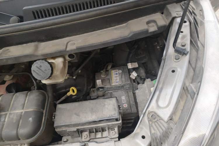 Used Jinbei Gold Hiace 2024 2.0L Commercial Version Travel Lion 7-Seater with 140L CNG Tank Engine Bay Left