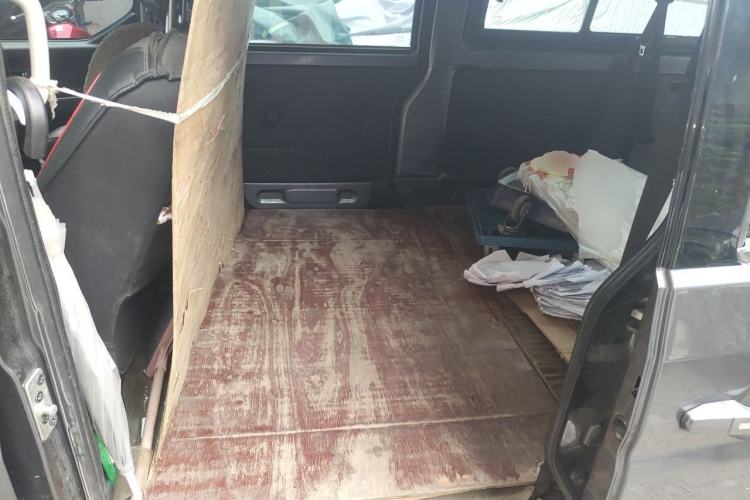 Used Jinbei Gold Hiace 2024 2.0L Commercial Version Travel Lion 7-Seater with 140L CNG Tank Left Rear Seat