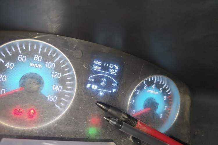 Used Jinbei Gold Hiace 2024 2.0L Commercial Version Travel Lion 7-Seater with 140L CNG Tank Odometer Close Up