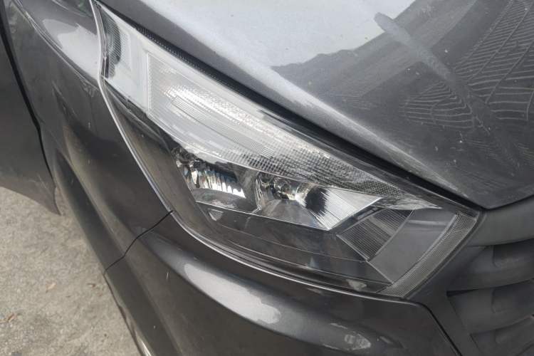 Used Jinbei Gold Hiace 2024 2.0L Commercial Version Travel Lion 7-Seater with 140L CNG Tank Right Front Headlight