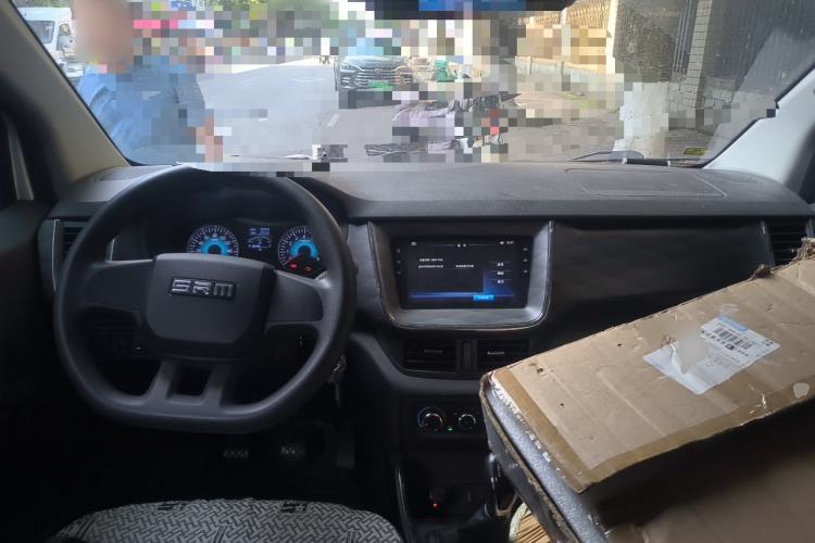 Used Jinbei Gold Hiace 2024 2.0L Travel Lion Passenger Vehicle 5/6/7-Seater CNG Central Air Conditioning Center Console