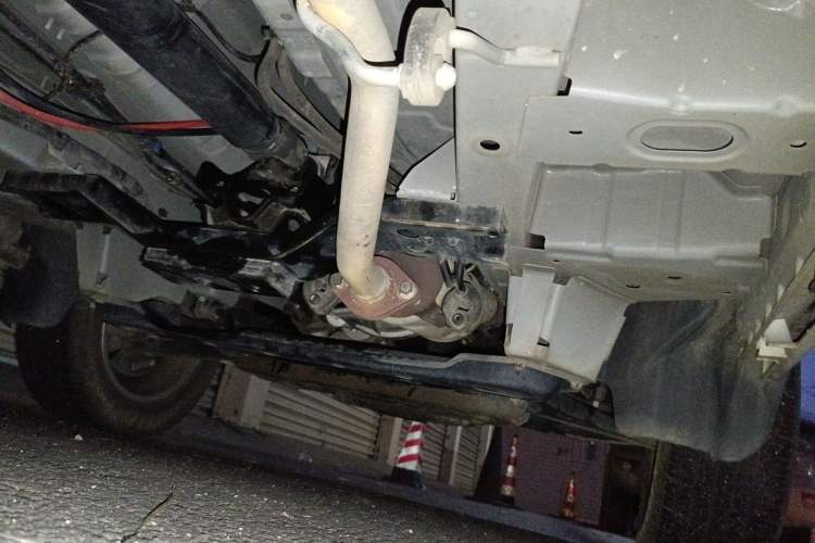 Used Jinbei Gold Hiace 2024 1.5L Travel Lion Commercial Version 7-Seater Chassis Front Right