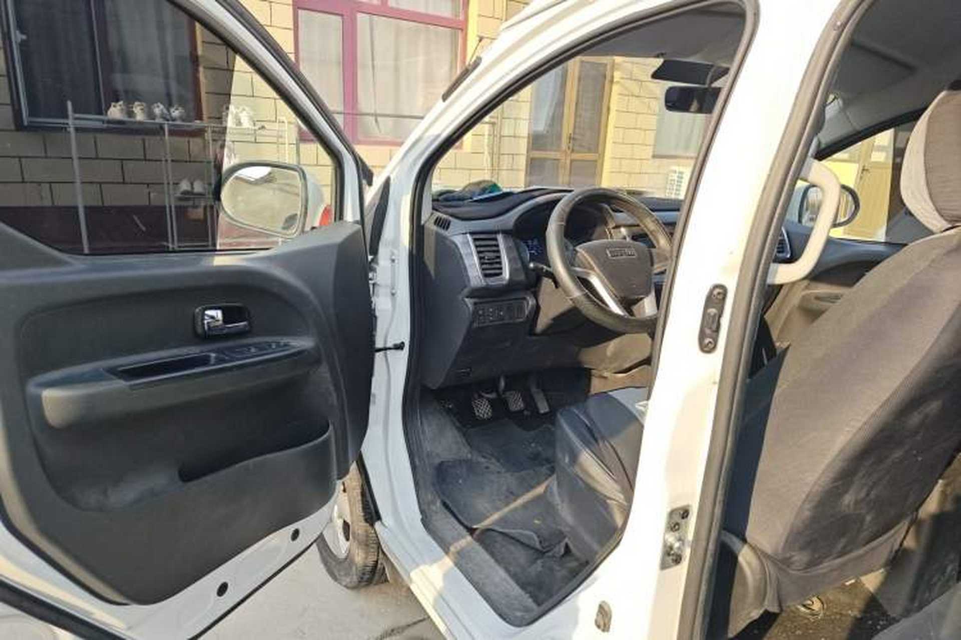 Used Jinbei Gold Hiace 2024 2.0L Travel Lion 5/6/7-Seater Central Air Conditioning Driver Seat