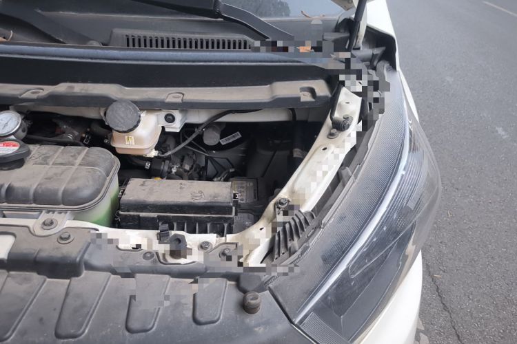 Used Jinbei Gold Hiace 2024 2.0L Travel Lion Passenger Vehicle 5/6/7-Seater CNG Central Air Conditioning Engine Bay Left