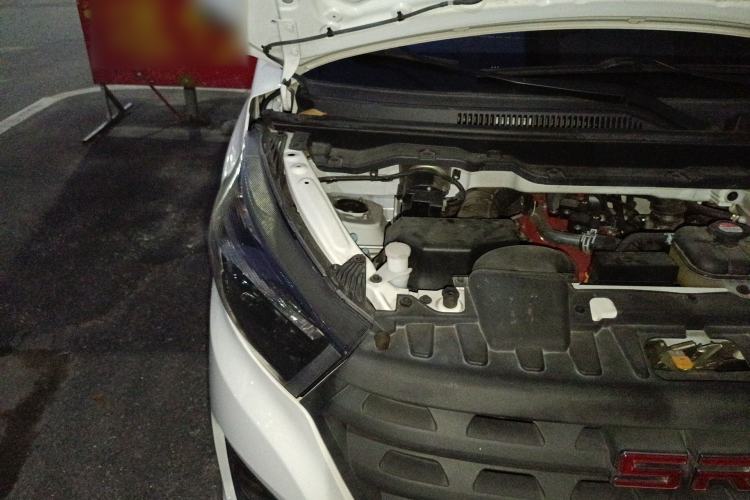 Used Jinbei Gold Hiace 2024 1.5L Travel Lion Commercial Version 7-Seater Engine Bay Right