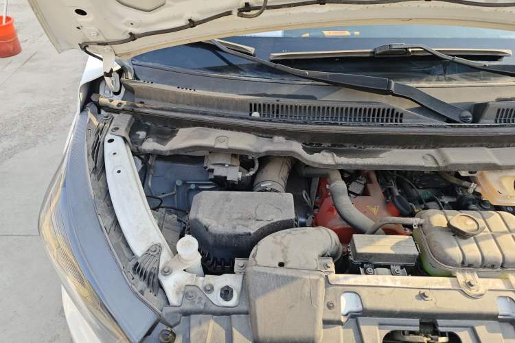 Used Jinbei Gold Hiace 2024 2.0L Travel Lion 5/6/7-Seater Central Air Conditioning Engine Bay Right