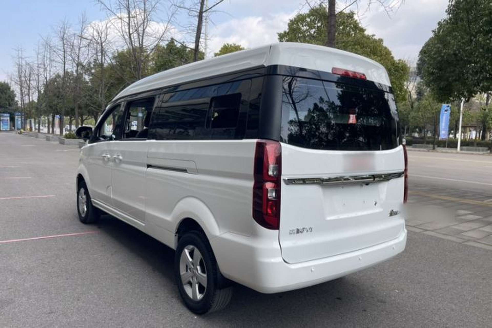 Used Jinbei Gold Hiace 2024 2.0L Travel Lion 9-Seater Central Air Conditioning Exterior 2