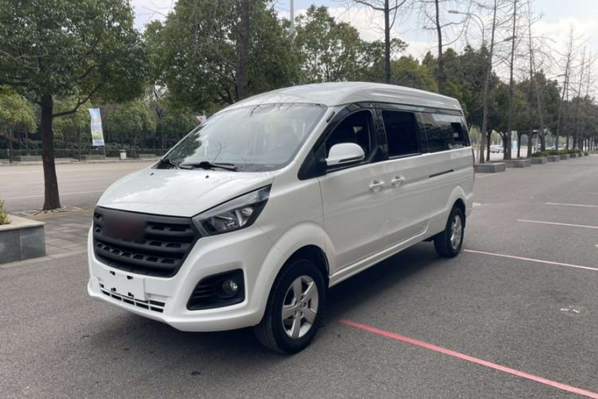 Used Jinbei Gold Hiace 2024 2.0L Travel Lion 9-Seater Central Air Conditioning Front Left 45 Deg