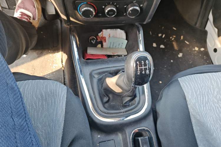 Used Jinbei Gold Hiace 2024 2.0L Travel Lion 5/6/7-Seater Central Air Conditioning Gear Lever