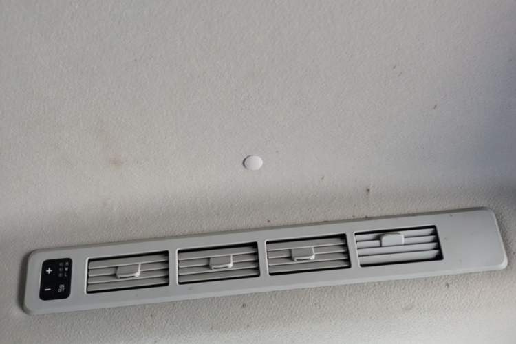 Used Jinbei Gold Hiace 2024 1.5L Passenger Vehicle Engineering Lion 9 Seats Headliner